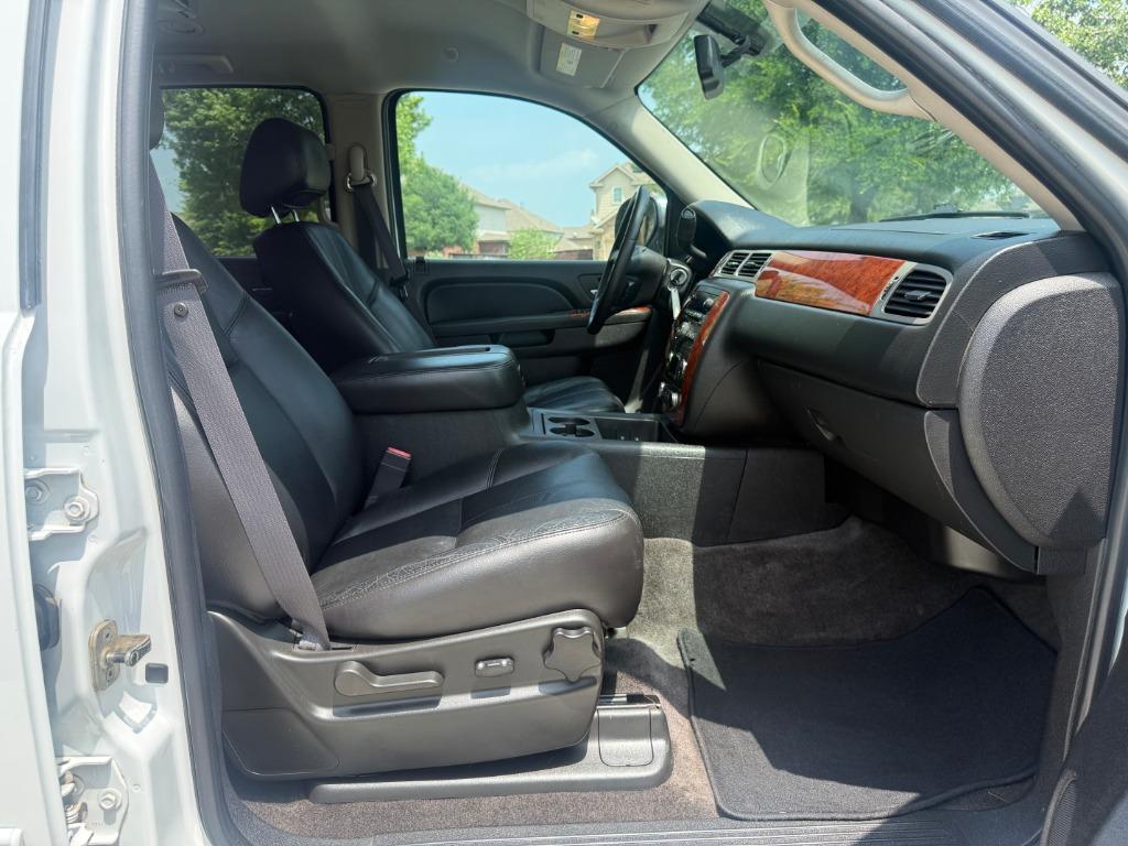 2011 Chevrolet Tahoe LT - Photo 19