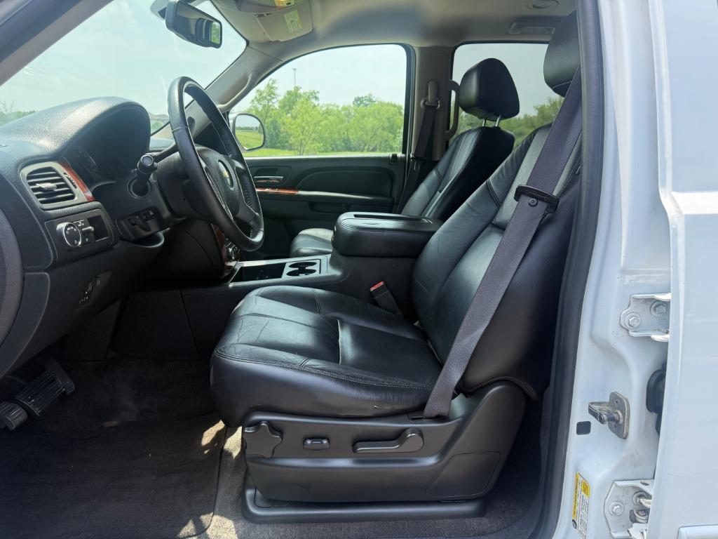 2011 Chevrolet Tahoe LT - Photo 12