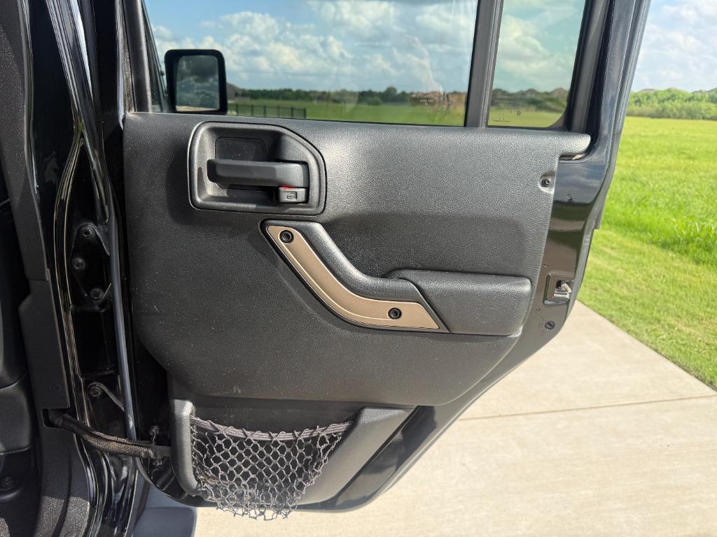 2017 Jeep Wrangler Unlimited 75th Anniversary Edition - Photo 18