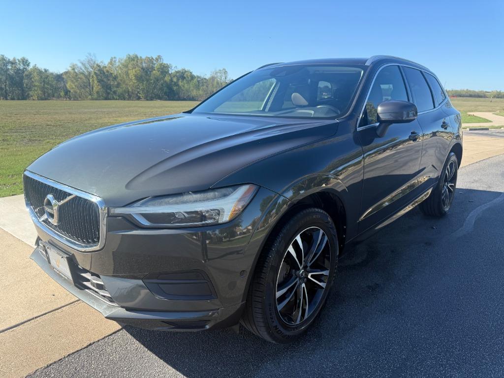 2018 Volvo XC60 Momentum's photo