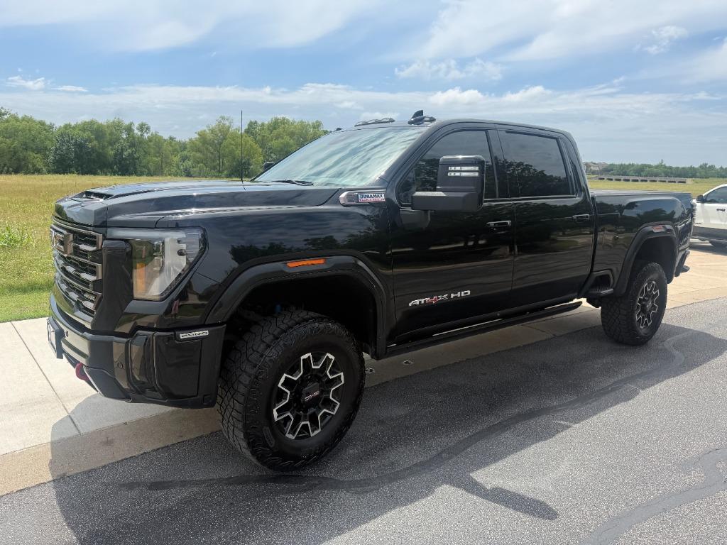 2025 GMC Sierra 4WD Crew Cab Standard Box AT4X's photo