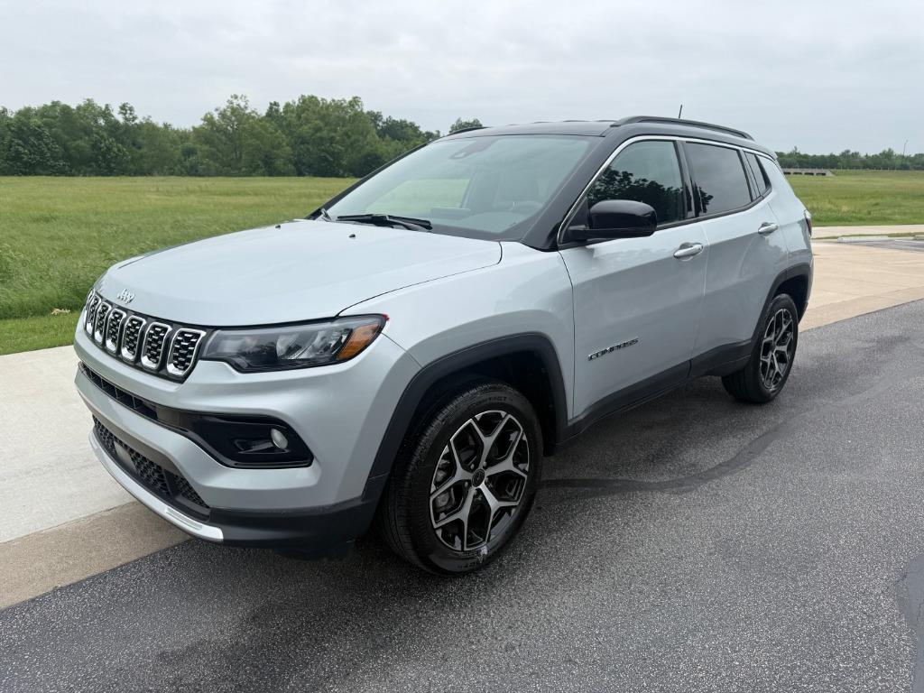 2025 Jeep Compass Limited 4X4's photo