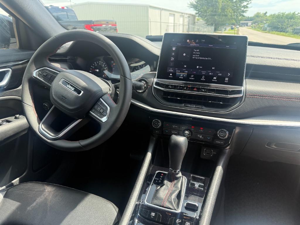 2025 Jeep Compass Trailhawk - Photo 11